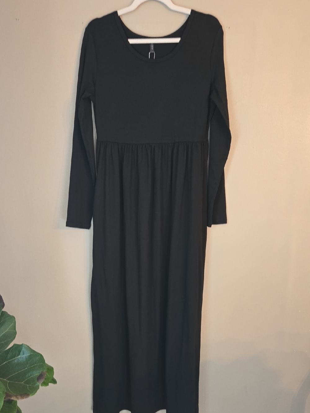 Women's Black Long Sleeve Maxi Dress - Timeless Everyday Style